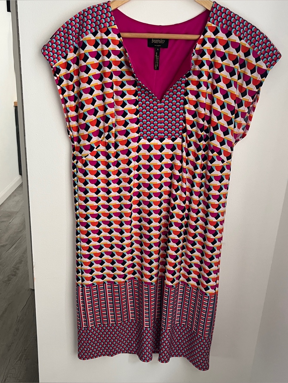 Bright colorful patterned shift dress sleeveless small Laundry by Shelli Segal